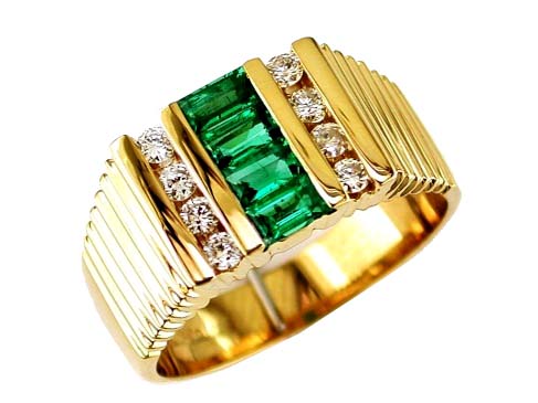 MEN'S DIAMOND & EMERALD RING