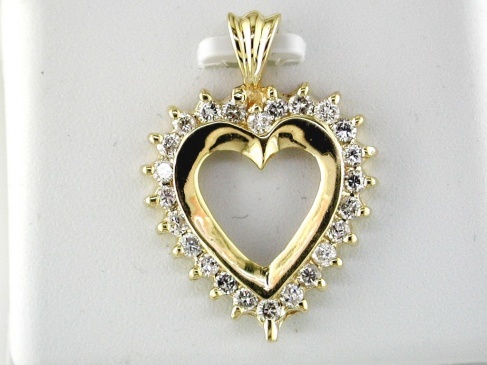 DIAMOND HEART PENDANT