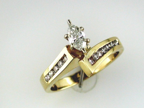 DIAMOND ENGAGEMENT RING