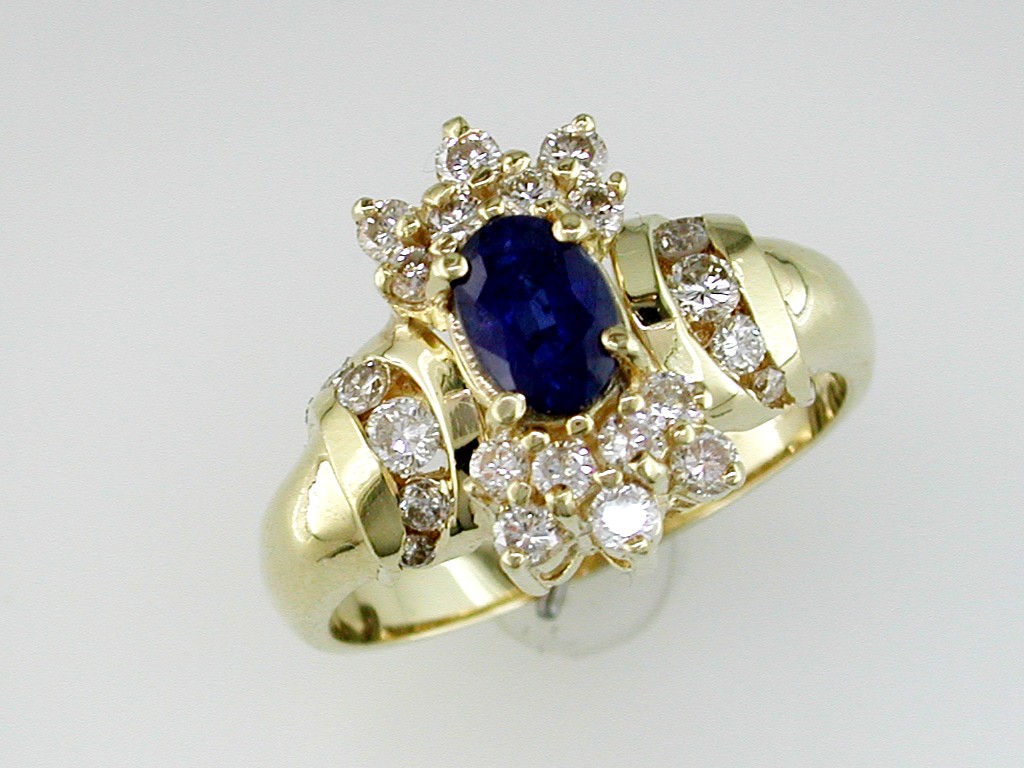 SAPPHIRE & DIAMOND RING