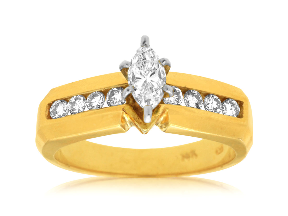 DIAMOND ENGAGEMENT RING