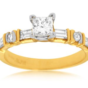DIAMOND ENGAGEMENT RING