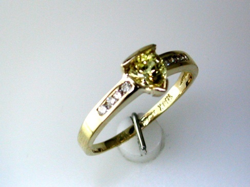 YELLOW SAPPHIRE & DIAMOND RING