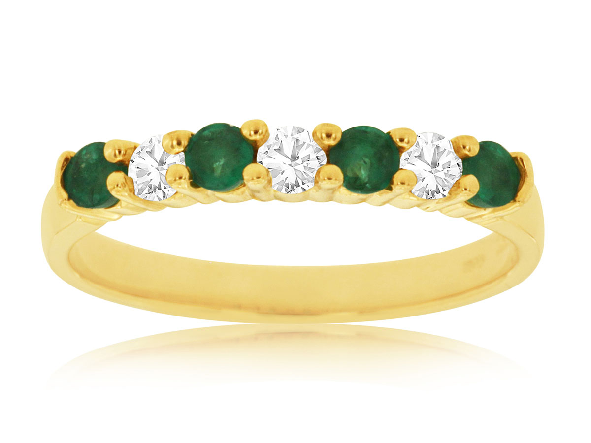 EMERALD & DIAMOND RING