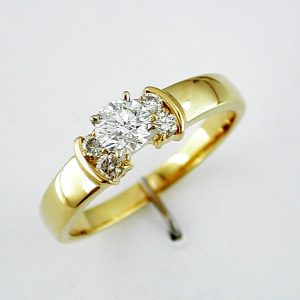 DIAMOND ENGAGEMENT RING