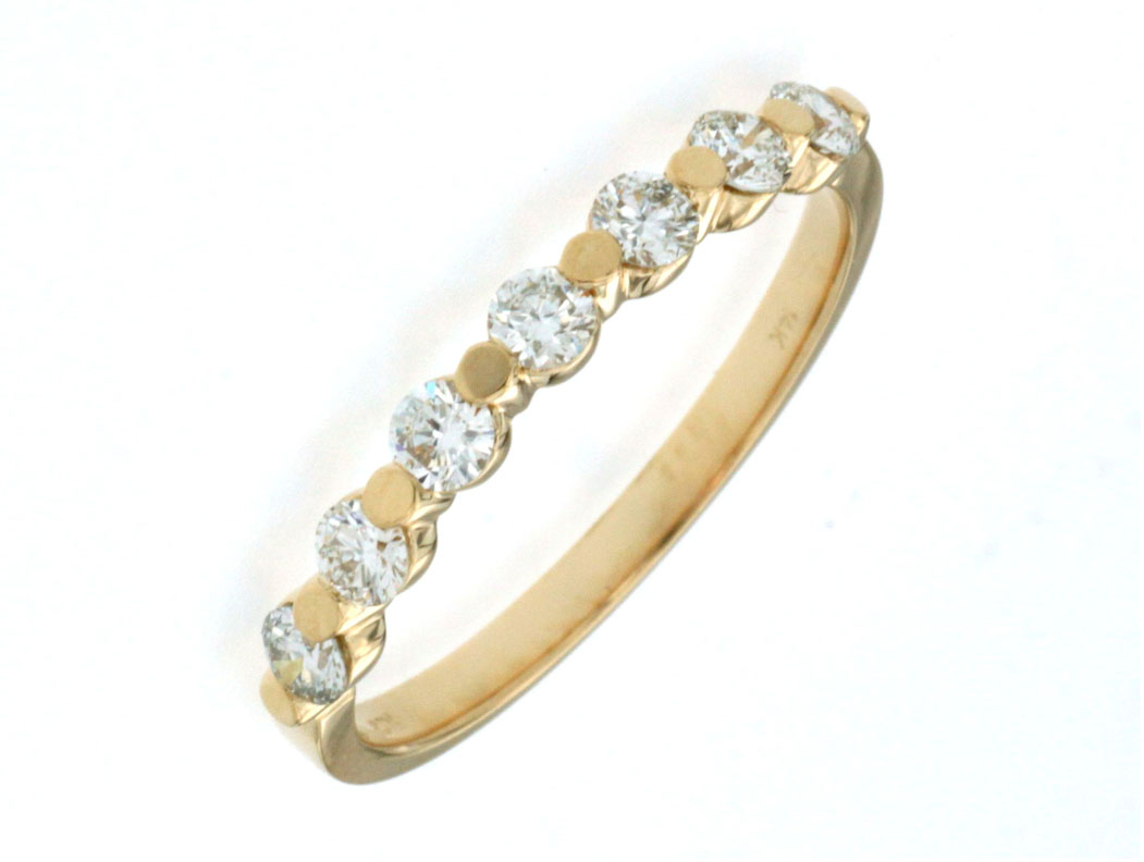 LADIES' DIAMOND RING