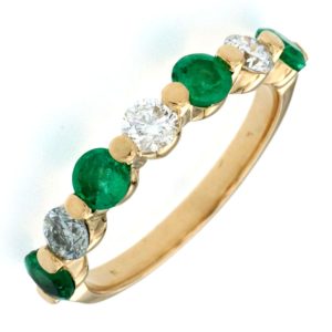 EMERALD & DIAMOND RING