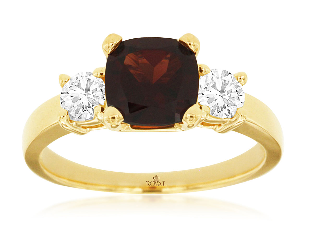 GARNET & DIAMOND RING