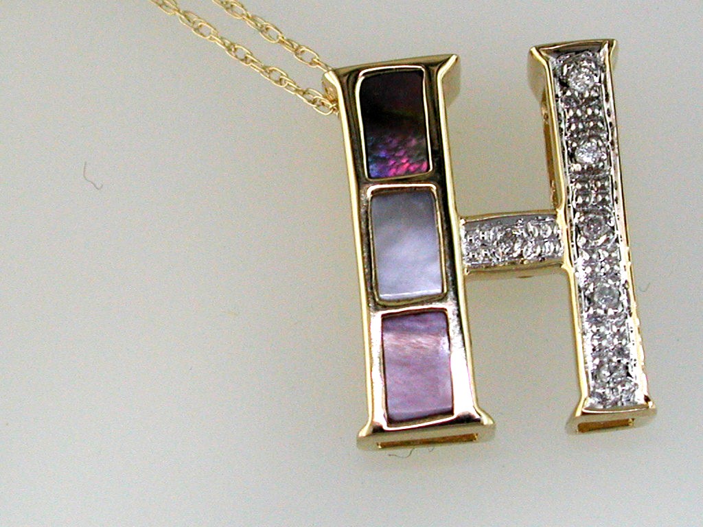 INITIAL DIA & MOPAL PENDANT H