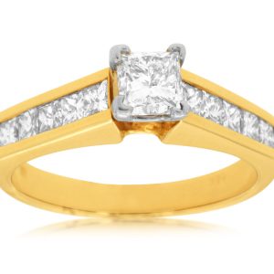 DIAMOND ENGAGEMENT RING