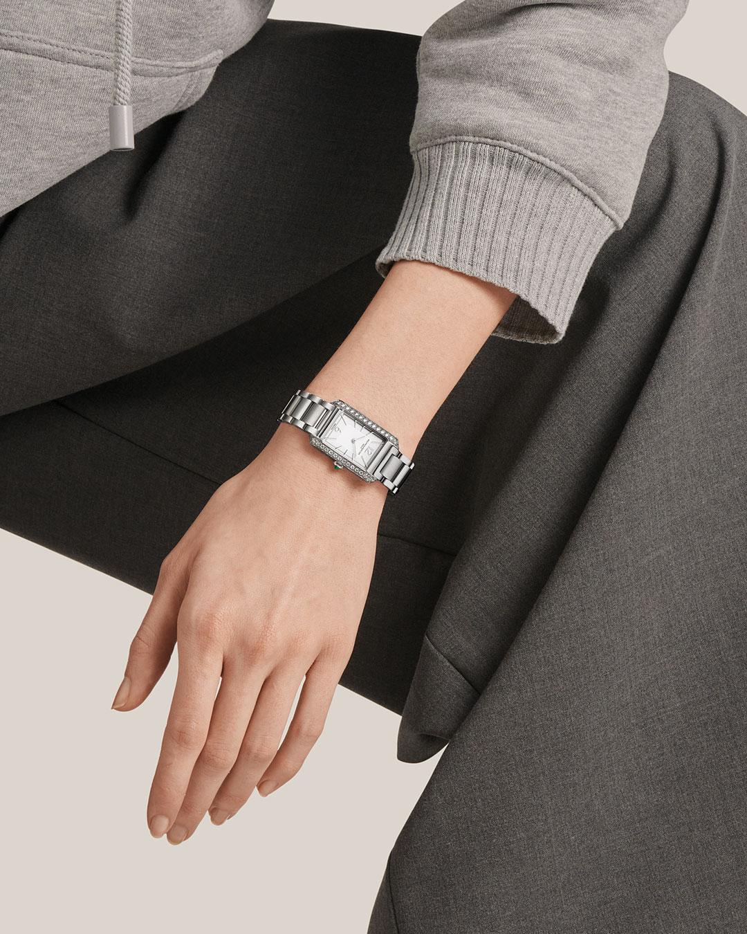Baume et Mercier - Hampton 10631QUARTZ WATCH, DIAMOND-SET - 35 X 22 MM