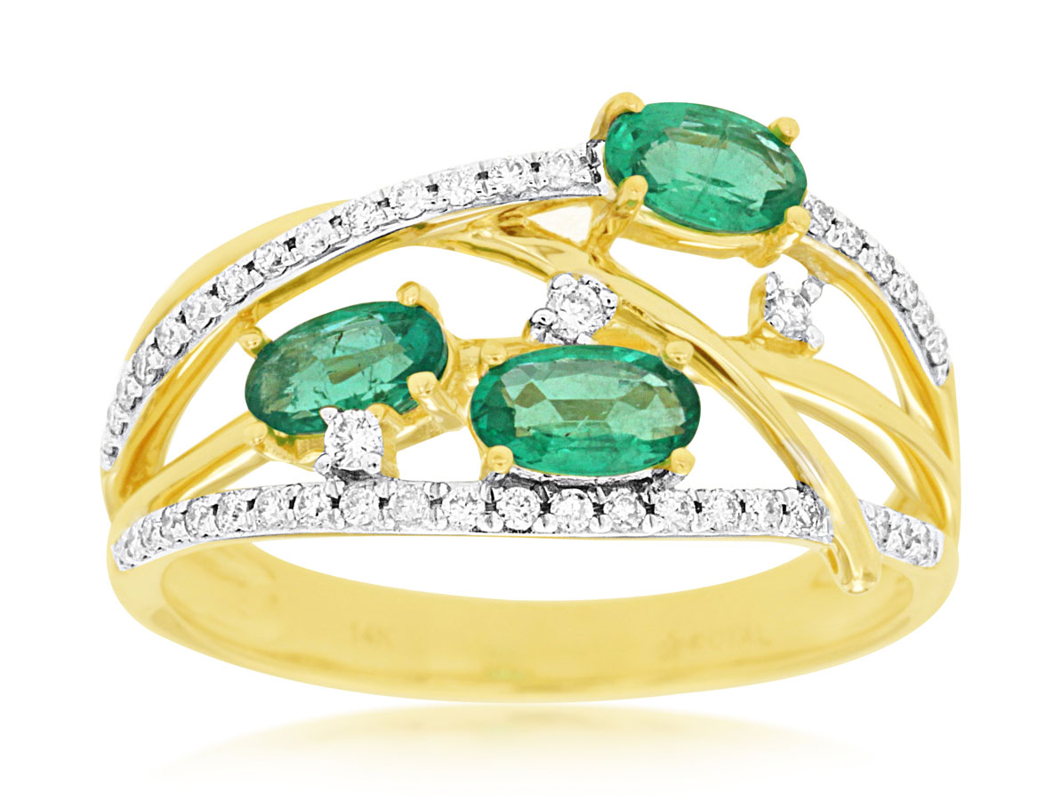 EMERALD & DIAMOND RING
