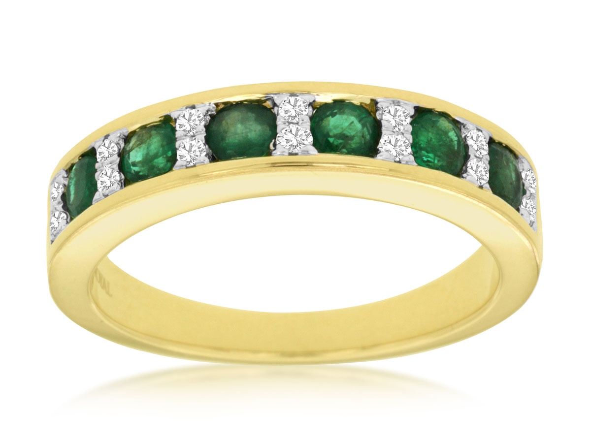 EMERALD & DIAMOND RING