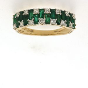 EMERALD & DIAMOND RING
