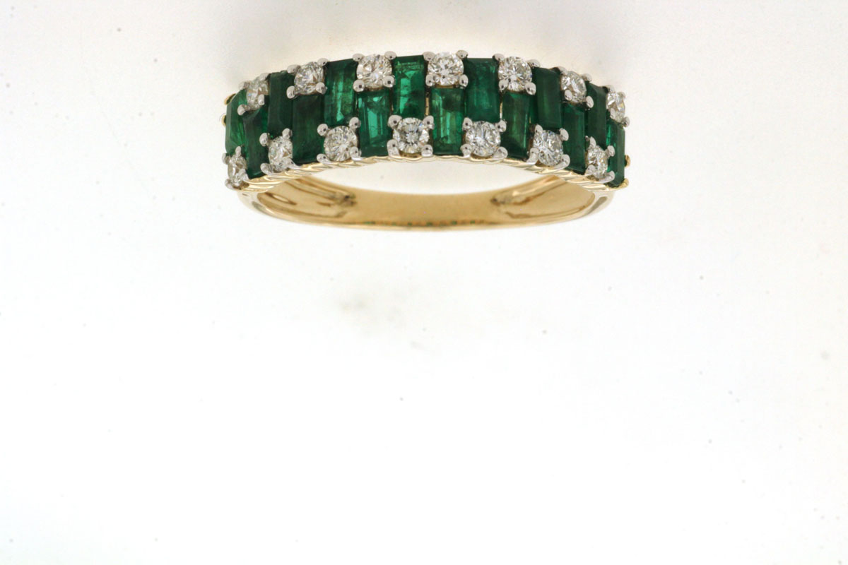 EMERALD & DIAMOND RING