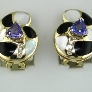 ONYX MOTHER OF PEARL EARRING