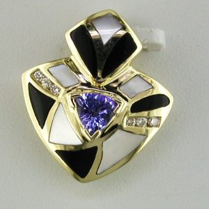 ONYX MOTHER OF PEARL PENDANT