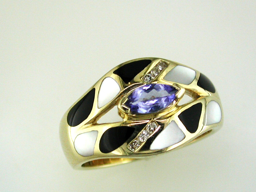 ONYX MOTHER OF PEARL RING