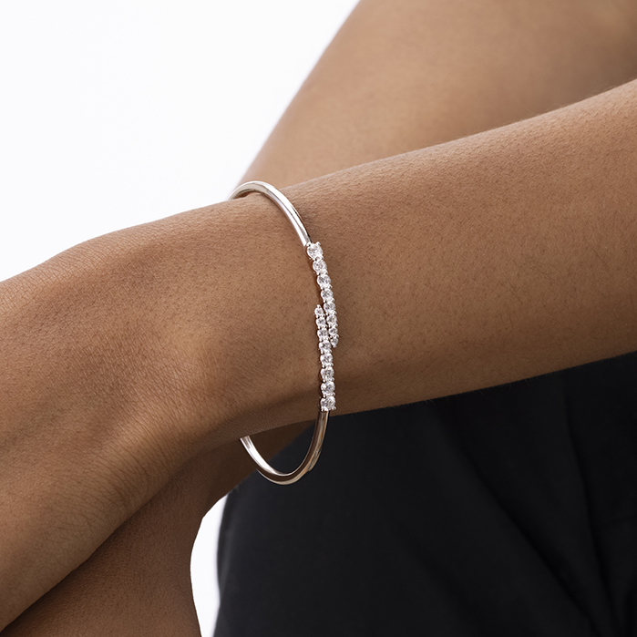 Identity Bangle 1.05-1.17ctw approx.