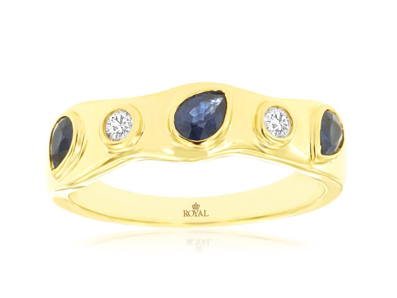 SAPPHIRE & DIAMOND RING