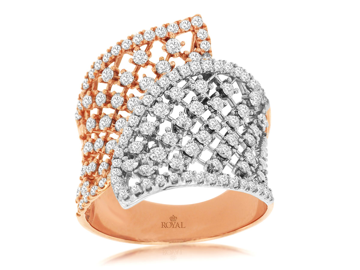 LADIES' DIAMOND RING