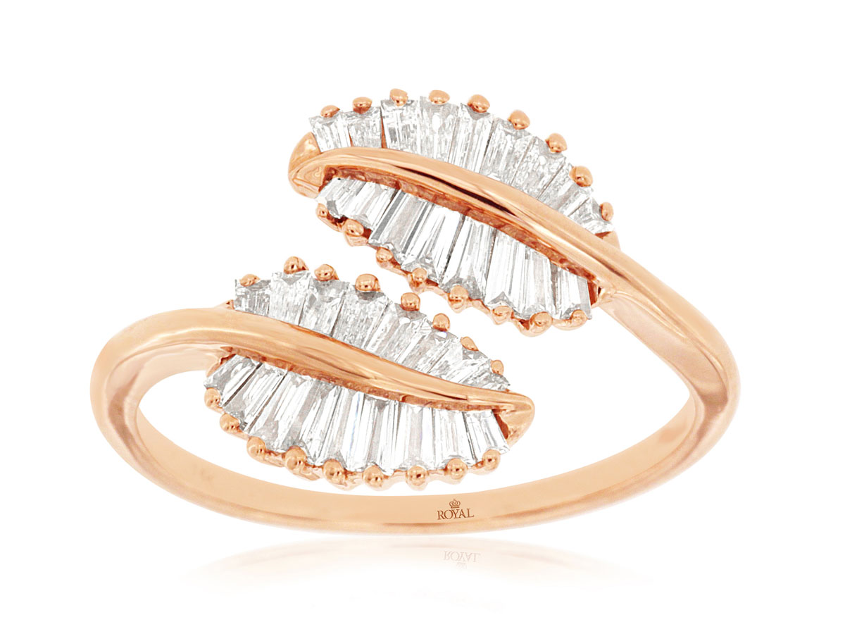 LADIES' DIAMOND RING