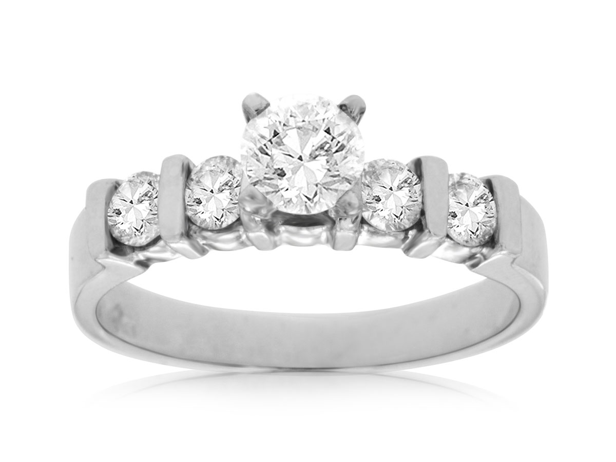 DIAMOND ENGAGEMENT RING
