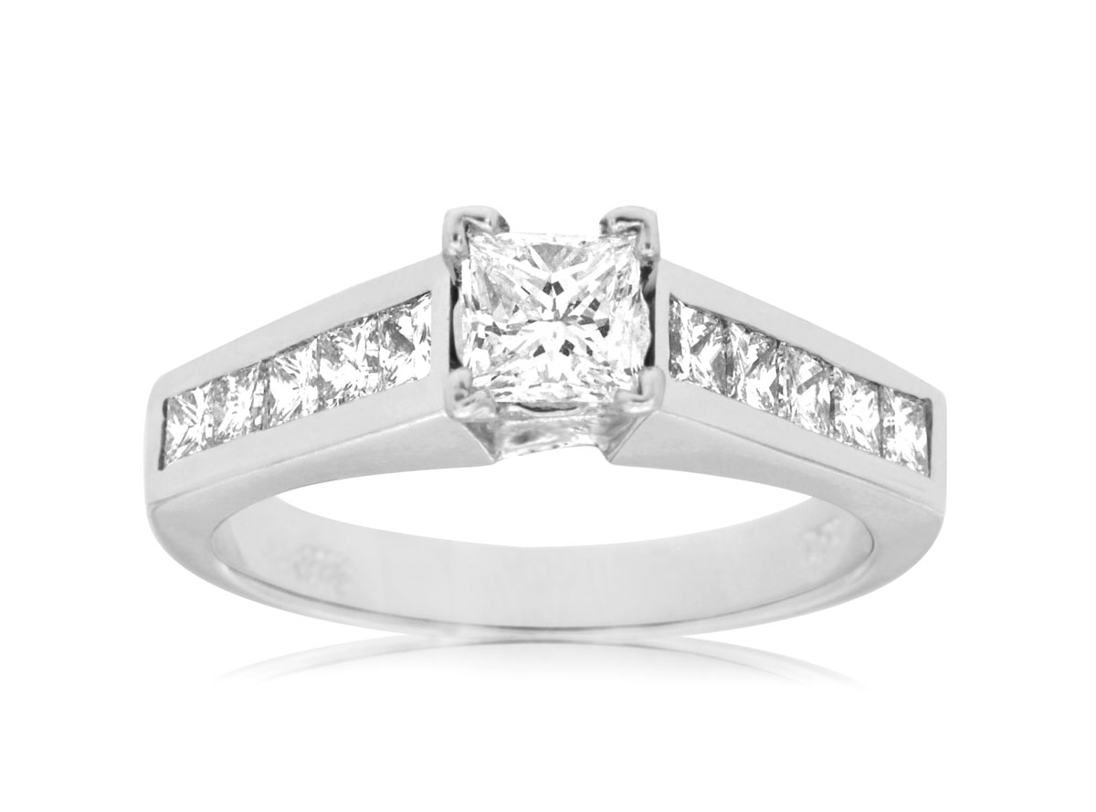 DIAMOND ENGAGEMENT RING