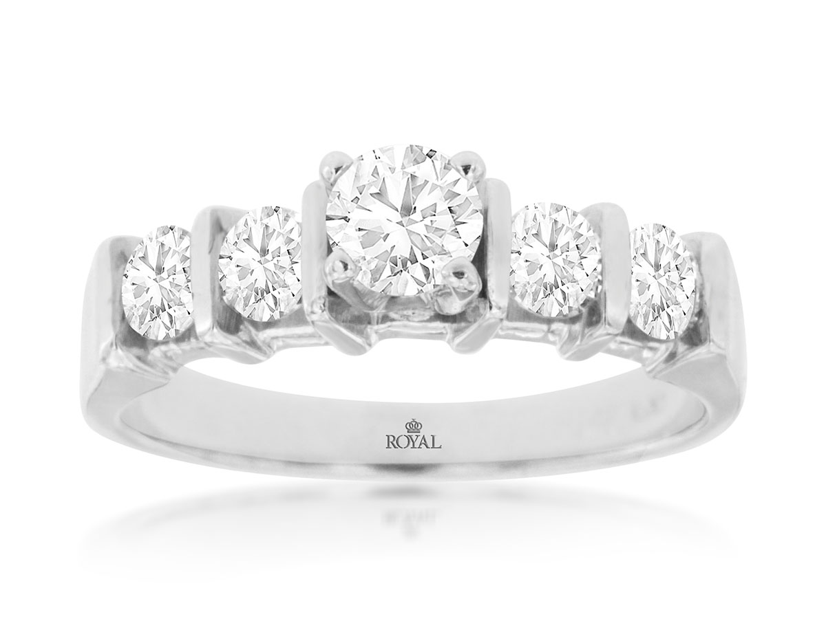 DIAMOND ENGAGEMENT RING