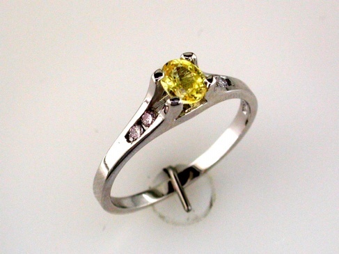 YELLOW SAPPHIRE & DIAMOND RING
