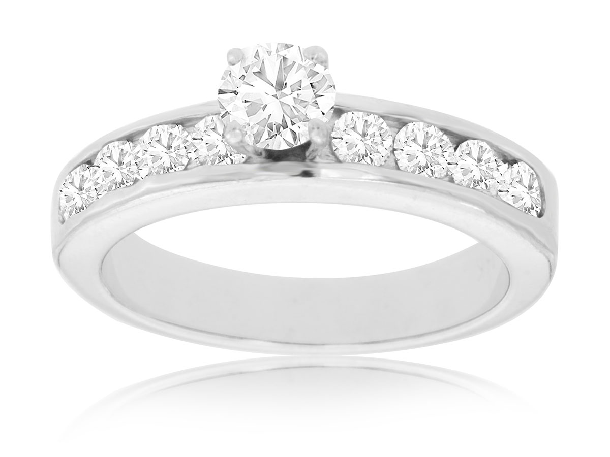 DIAMOND ENGAGEMENT RING