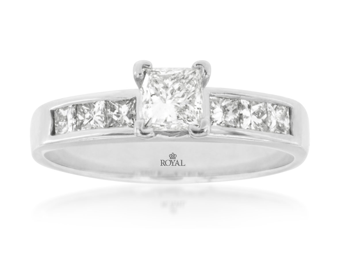 DIAMOND ENGAGEMENT RING