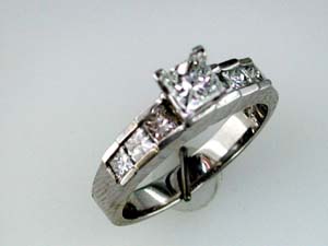DIAMOND ENGAGEMENT RING