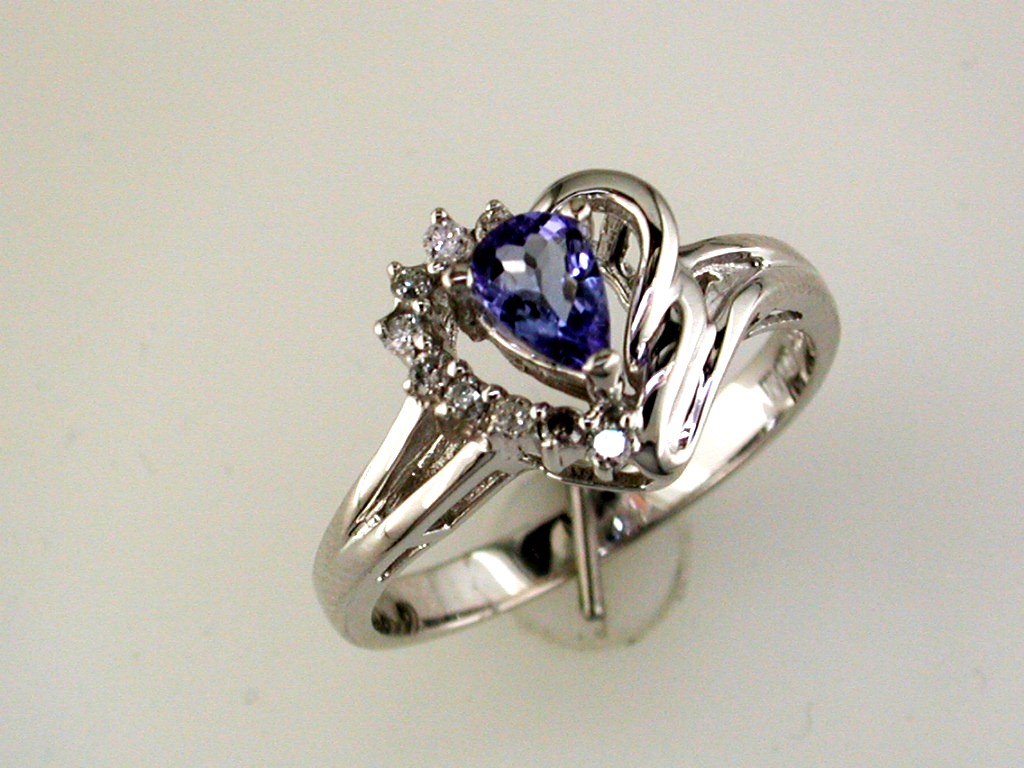TANZANITE & DIA HEART RING