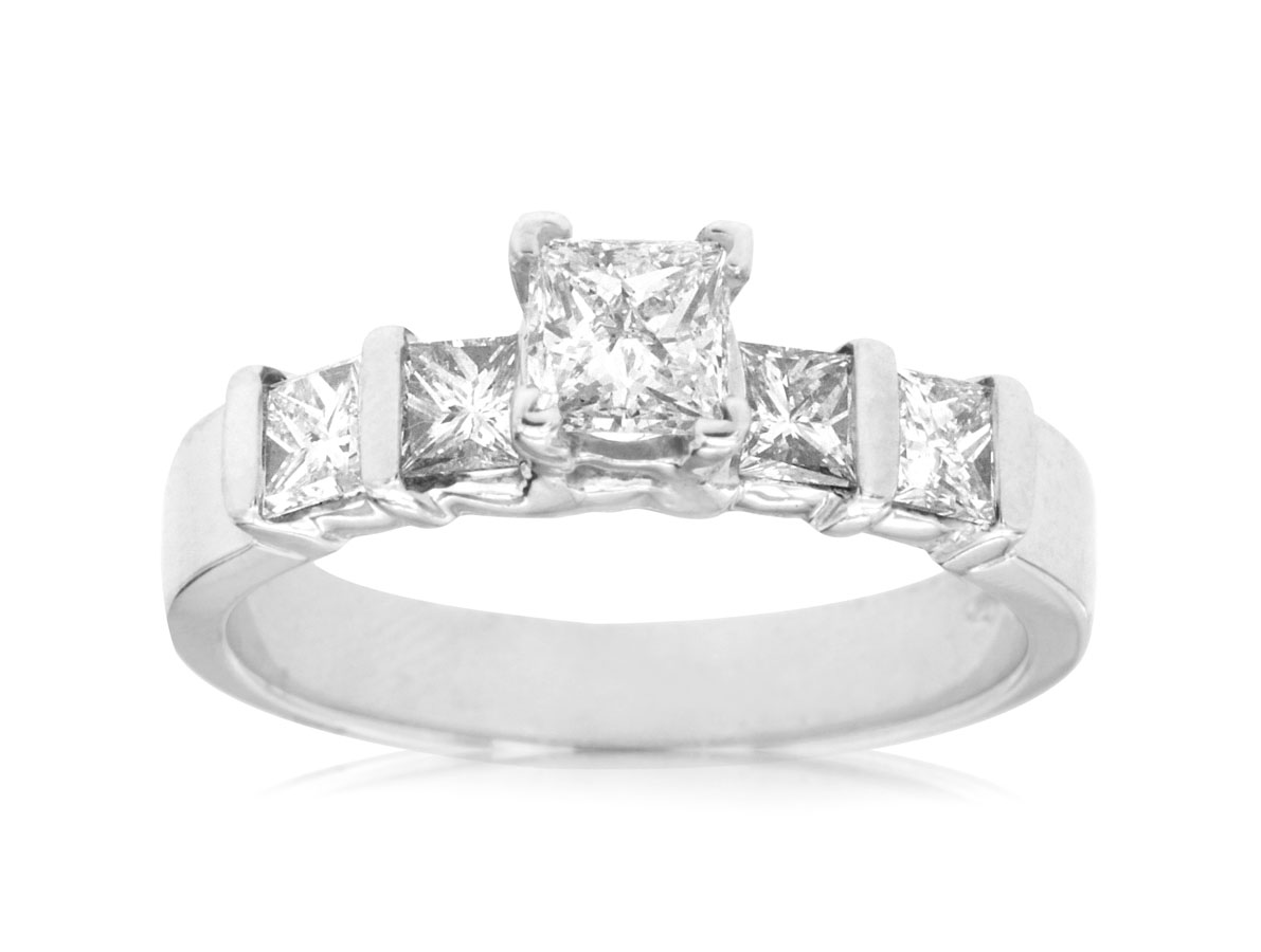 DIAMOND ENGAGEMENT RING