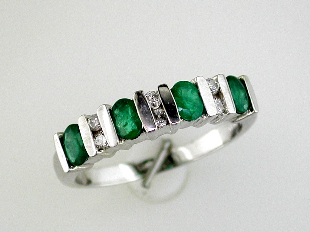 EMERALD & DIAMOND BAND