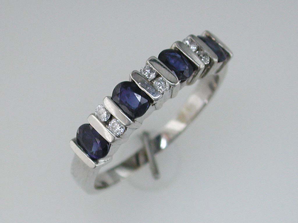 SAPPHIRE & DIAMOND RING