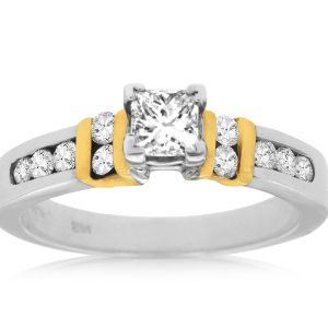 DIAMOND ENGAGEMENT RING