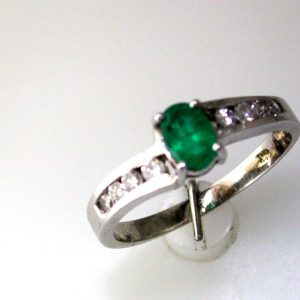 EMERALD & DIAMOND RING