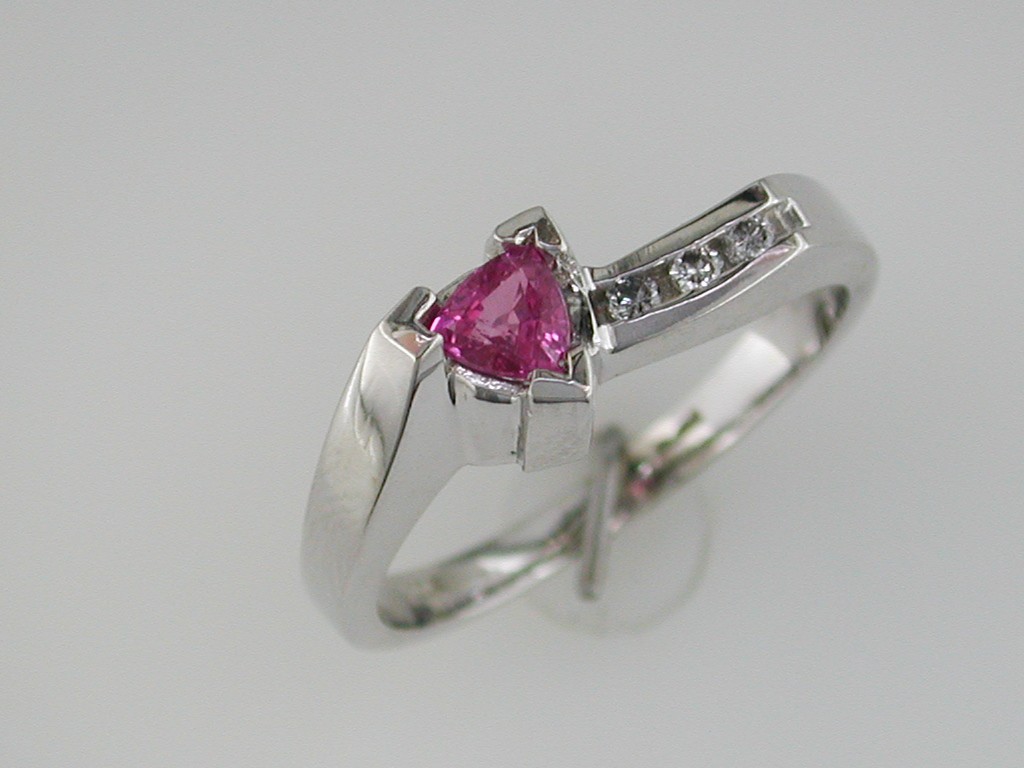 PINK SAPPHIRE & DIAMOND RING