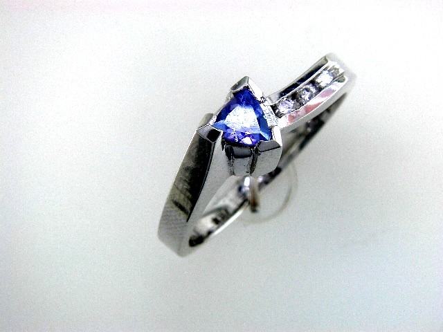 TANZANITE & DIAMOND RING