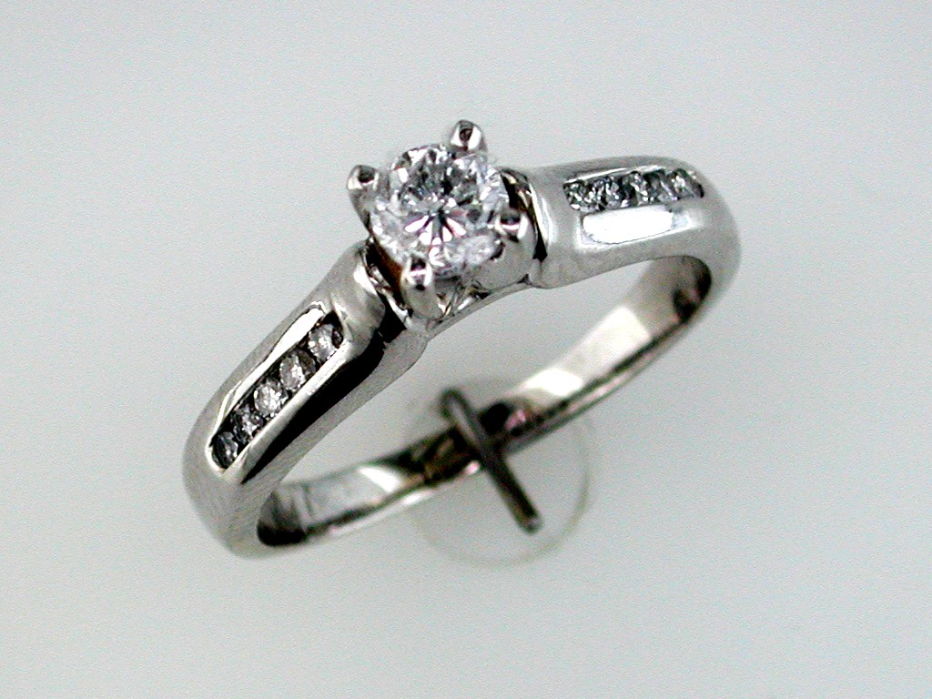 DIAMOND ENGAGEMENT RING
