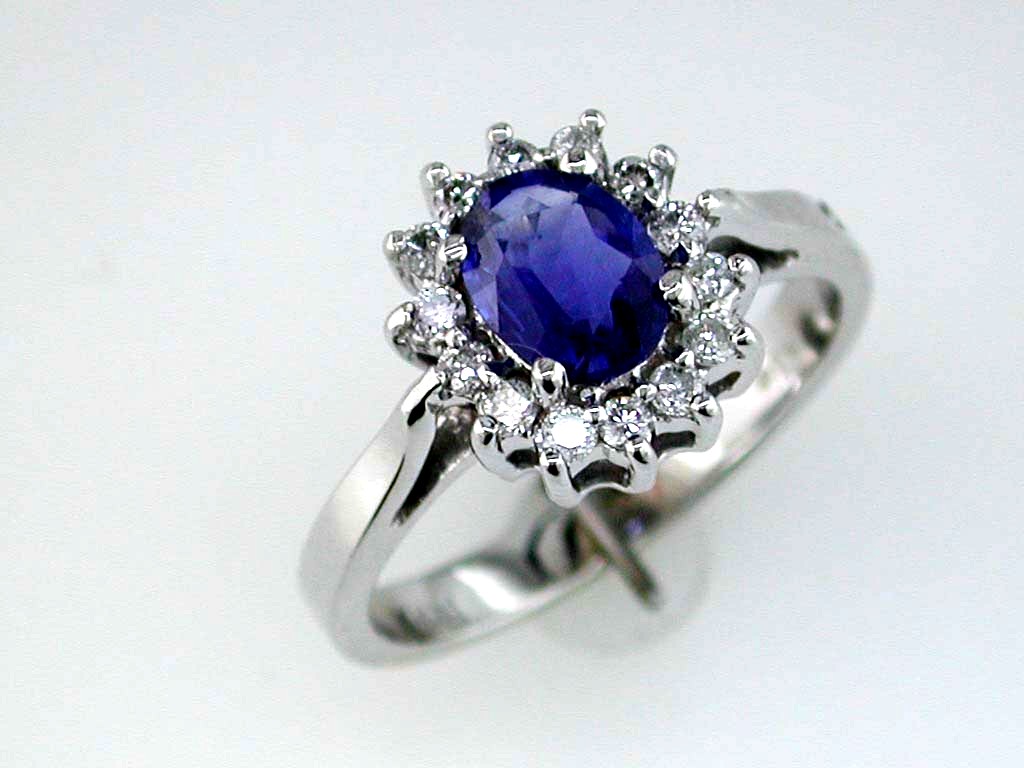 SAPPHIRE & DIAMOND RING