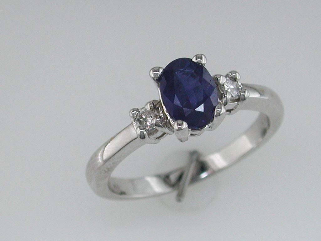 SAPPHIRE & DIAMOND RING