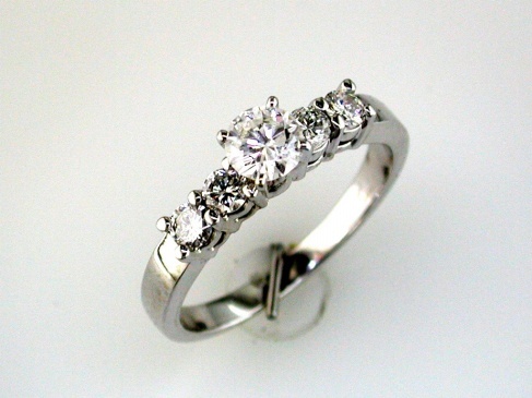 DIAMOND ENGAGEMENT RING