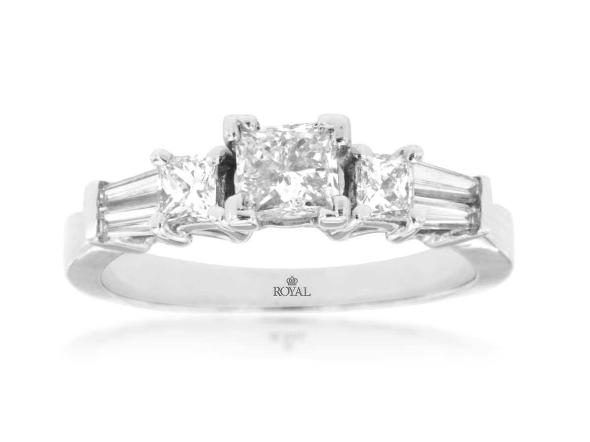 DIAMOND ENGAGEMENT RING