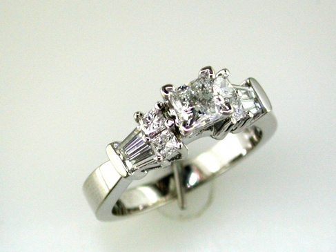 DIAMOND ENGAGEMENT RING