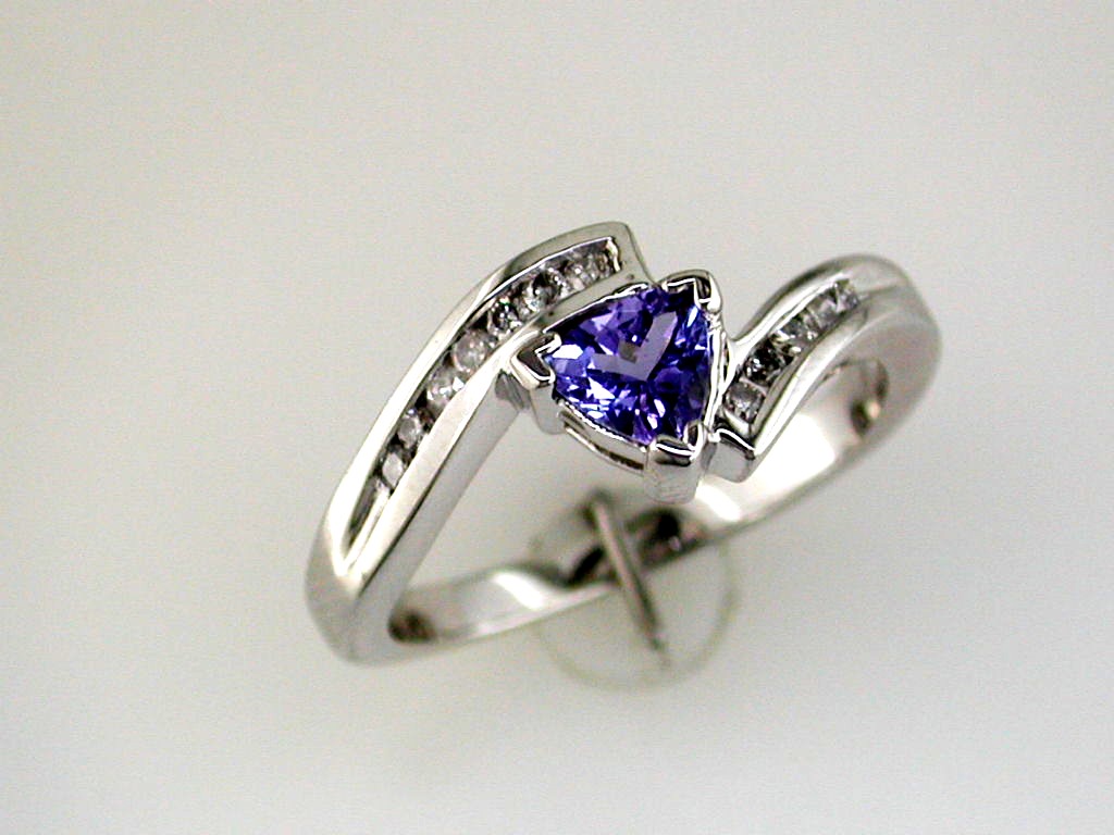 TANZANITE & DIAMOND RING