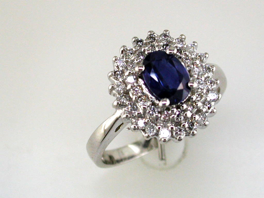 SAPPHIRE & DIAMOND RING