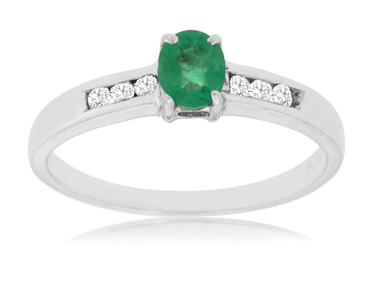 EMERALD & DIAMOND RING